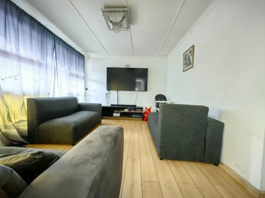 3 Bedroom Property for Sale in Lentegeur Western Cape